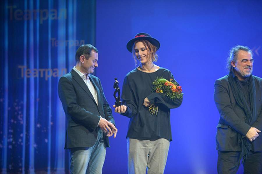 Актриса театра "Мастерская Петра Фоменко" Ирина Горбачева получила приз в номинации "Лучшая женская роль второго плана" за свою работу в спектакле "Сон в летнюю ночь"