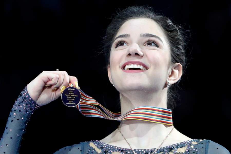 Евгения Медведева с золотой медалью