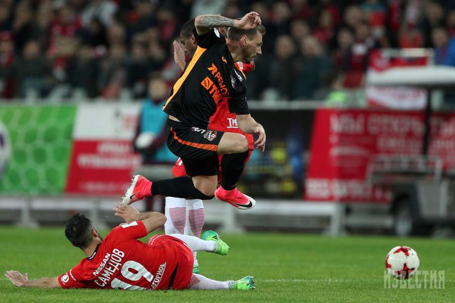 Николай Димитров («Урал») и Александр Самедов («Спартак»)