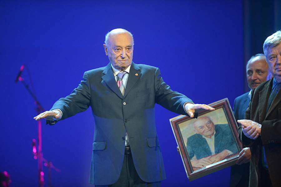 Народный артист России Владимир Этуш, вместе с Аллой Демидовой получивший премию в номинации "Легенда сцены"  