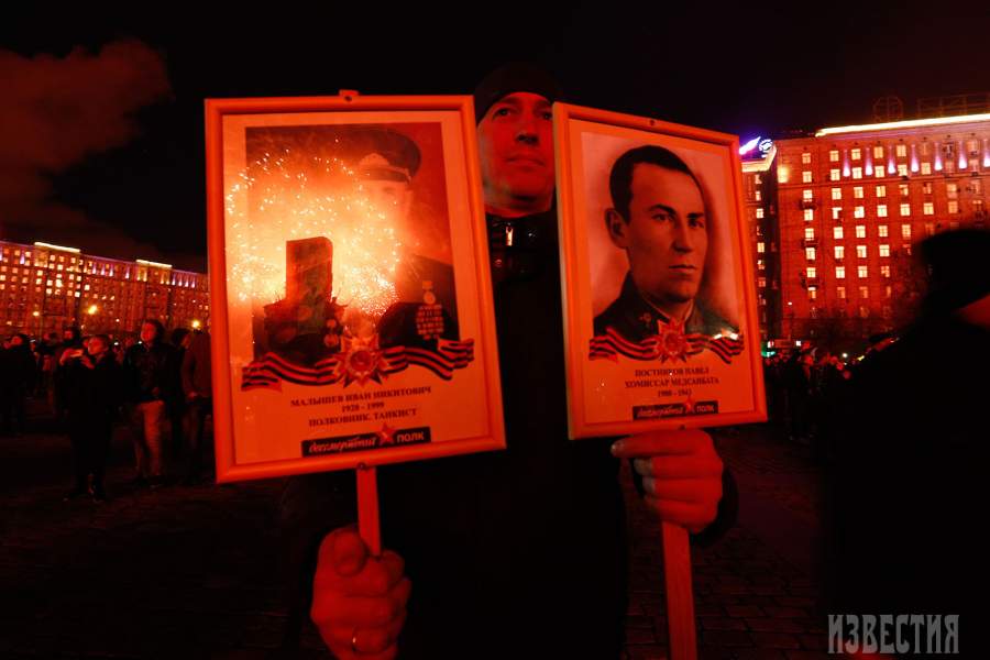 Праздничный салют на Поклонной горе